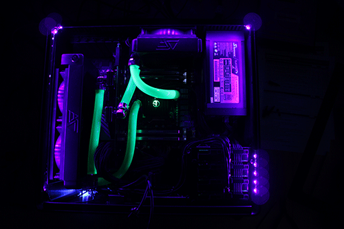 <strong>RGB LED (BIOS/software controlled)</strong> Chassis Lighting. Syncs with motherboard, memory, fan and waterblock lights.