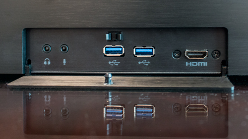 VR Front HDMI Passthrough: Front HDMI Port with Passthrough Cable, connecting to Rear HDMI Port of the Graphics Card